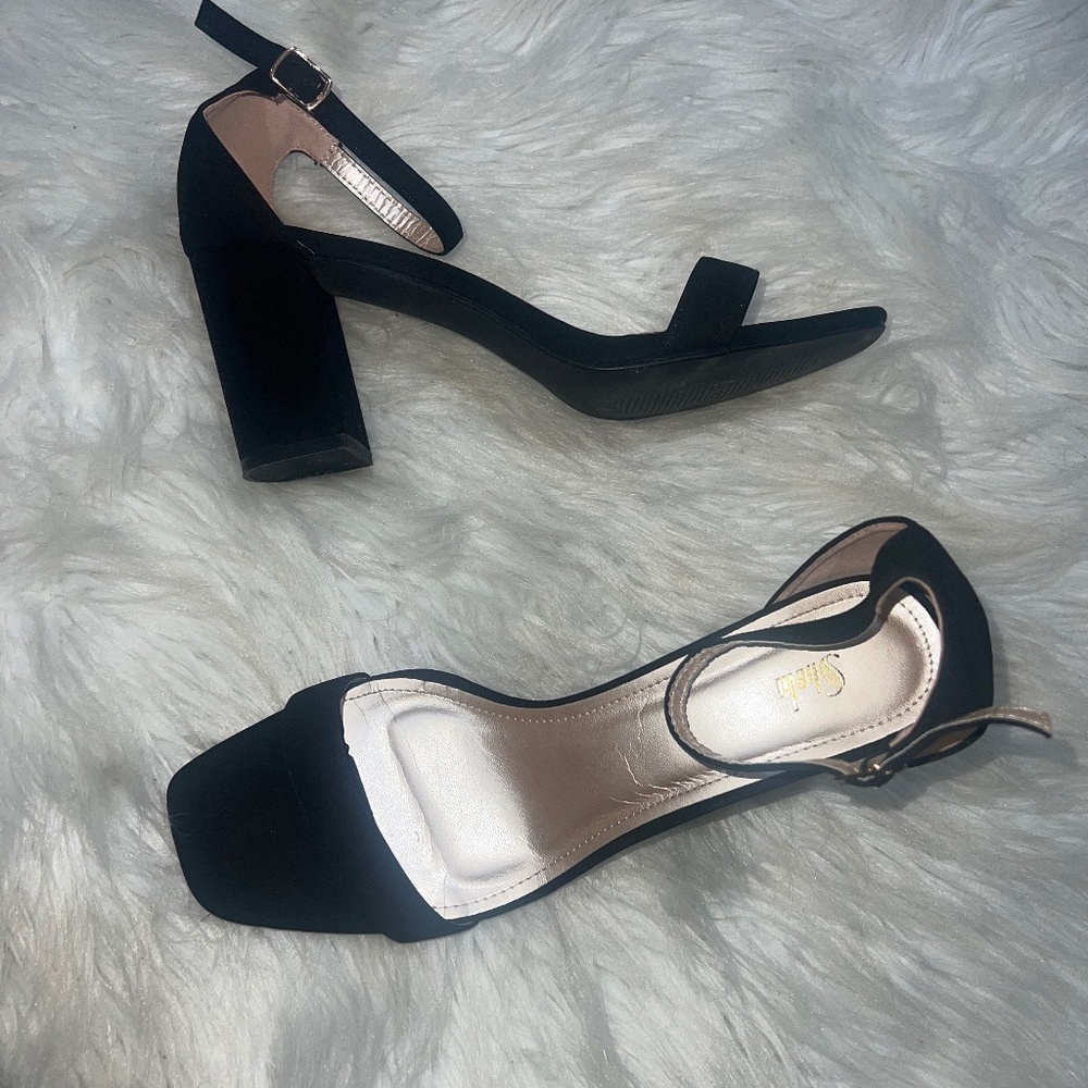 Women’s little black heels size 11